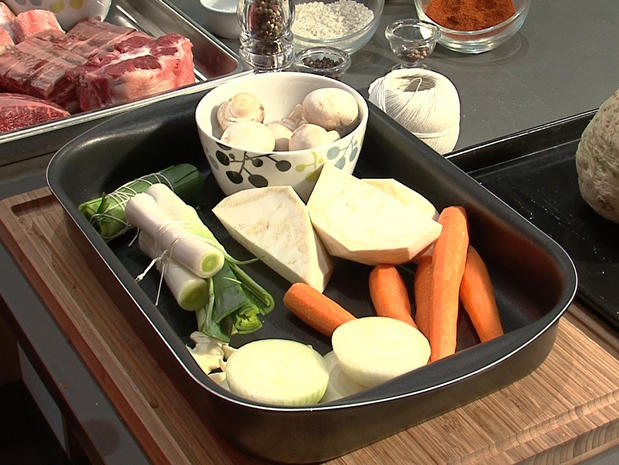 Préparer les légumes pour un pot au feu
