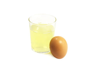 Les blancs d'œufs pourraient être la solution pour nettoyer l'eau