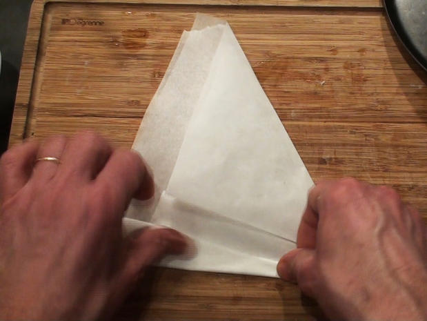 Découper un cercle de papier sulfurisé